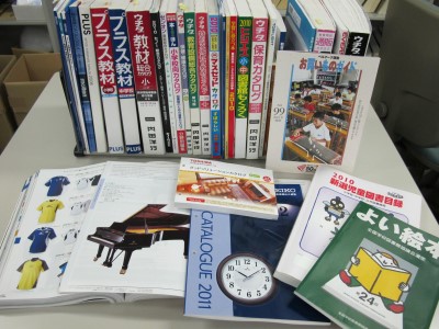 お買い物係の必需品である協力会社と取扱商品のカタログ