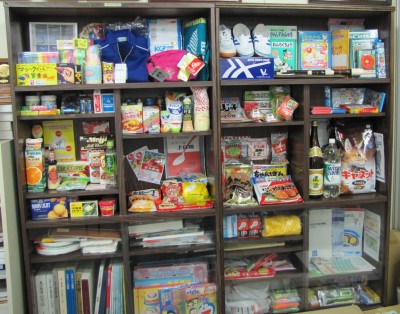 棚に飾られたベルマーク付き商品の一部