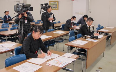 取材する報道陣
