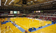 熱戦が展開された浜松対神戸戦。多くのファンが声援を送りました=浜松市の浜松アリーナ