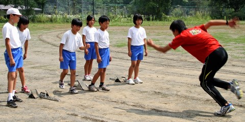 小学５年生に廣田コーチがスタートダッシュを指導しました