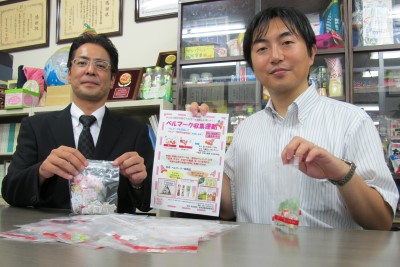 江田さん(左)と長谷川さんは作成したポスターも持参し、活動の内容を語ってくれました