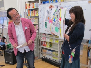 完成した作品は中川さん（左）が披露します