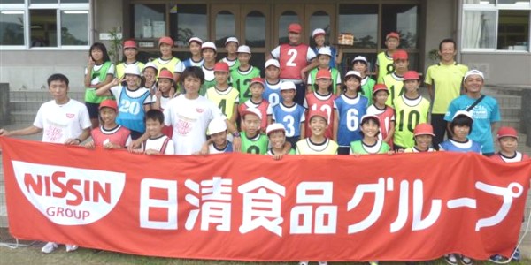 教室終了後に講師と一緒に記念写真=いずれも広島県北広島町新庄の新庄小学校で