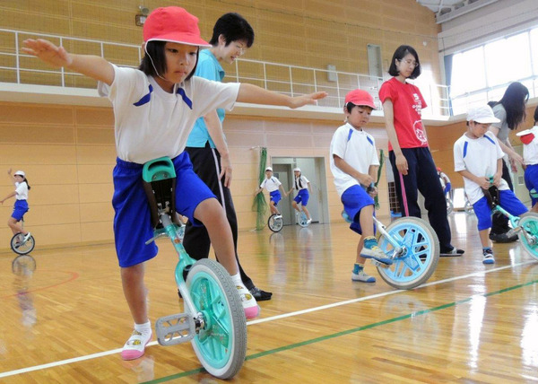 小学生 一輪車  